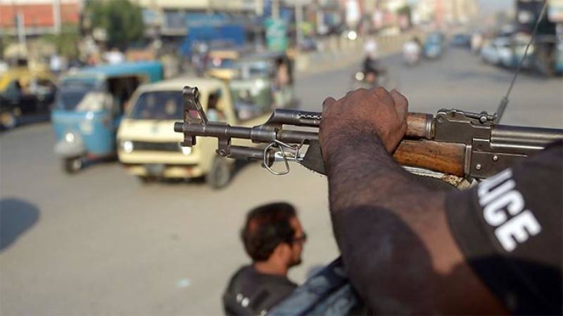 کراچی: بینک سے رقم لے کر نکلنے والا شہری لٹ گیا 