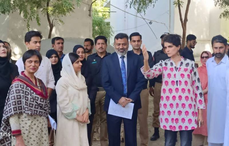  ملالہ یوسفزئی کاکراچی میں گورنمنٹ ایلمنٹری کالج کا دورہ