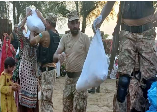 پاک فوج کی جانب سے سیلاب متاثرین کےلیے بذریعہ ٹرین امدادی سامان روانہ کیے جانے کا سلسلہ جاری