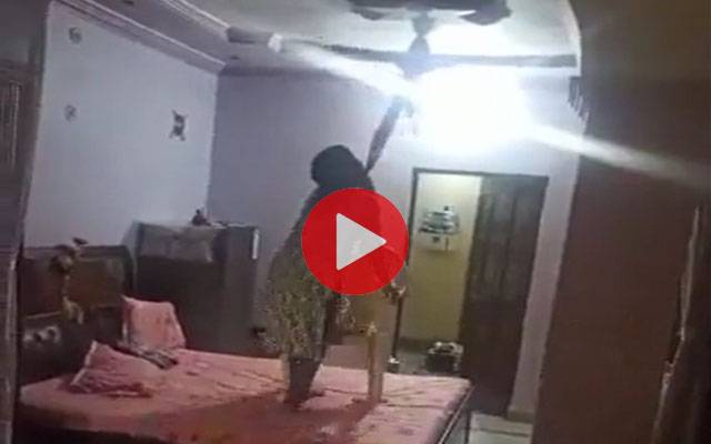  بیوی کو خودکشی سے روکنے کی بجائے  ظالم شوہر ویڈیو بناتا رہا