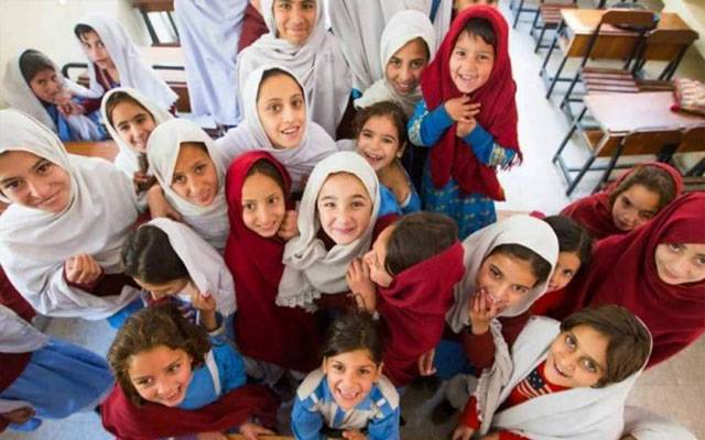 تحریک انصاف کالانگ مارچ، سکولوں میں چھٹی کا اعلان