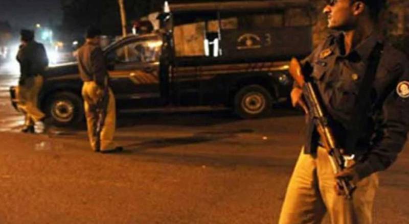 کراچی: سبزی منڈی کے علاقے میں ملزمان سے فائرنگ کا تبادلہ، پولیس اہلکار زخمی