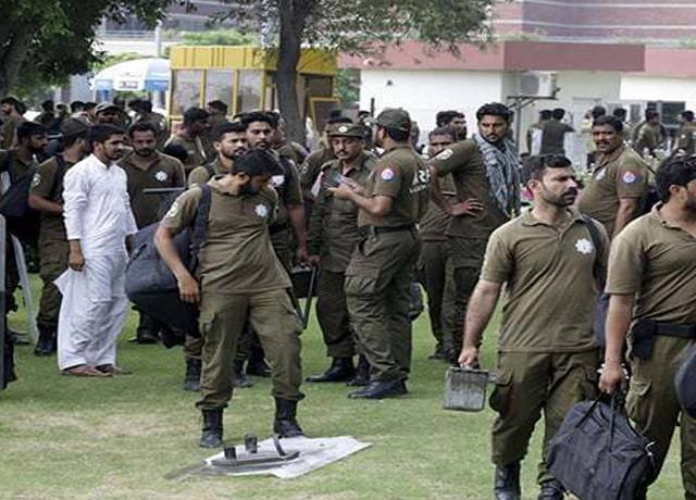 پولیس کی نفری لانگ مارچ پر مامور، لاہور میں تین روز کے دوران ڈکیتی اور جرائم کی 2235 وارداتیں 