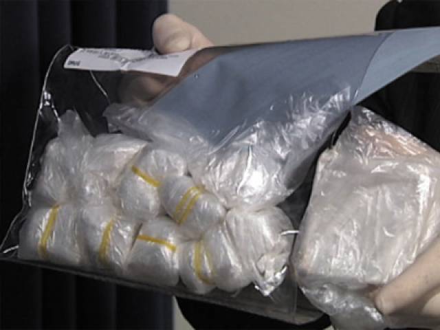 ساہیوال: چیکنگ کے دوران گاڑی سے بھاری مقدار میں منشیات برآمد
