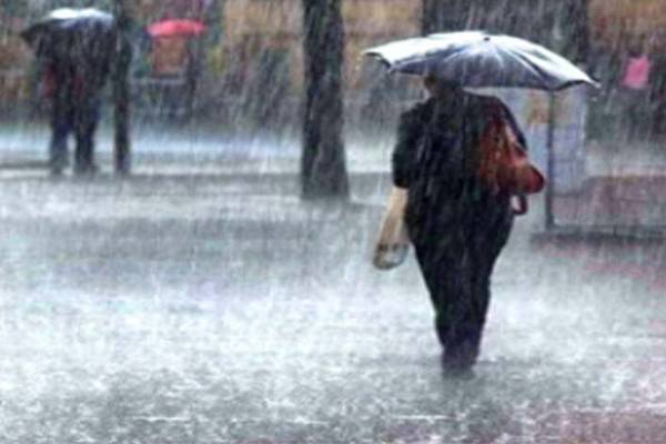 ملک مختلف علاقوں میں تیز ہواوں کے ساتھ موسلادھار بارش