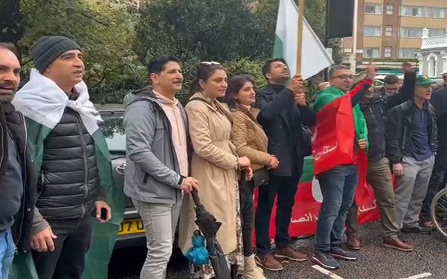  لندن میں تحریک انصاف کا پاکستانی ہائی کمیشن کے باہر احتجاجی مظاہرہ