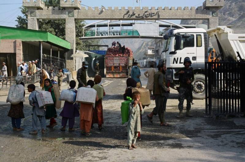 طورخم بارڈر پر افغان خاتون کو ہراساں کرنے کا الزام، ایف آئی اے اہلکار معطل