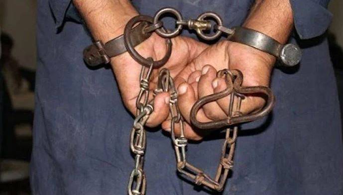 جعلی پولیس بن کر لوٹنے والے اصلی پولیس کے ہتھے چڑھ گئے