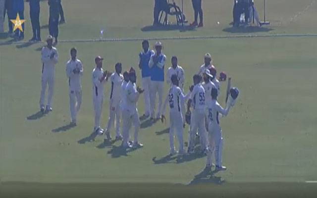 پاکستانی کھلاڑی کو آخری میچ میں گارڈ آف آنر پیش ، ویڈیو وائرل