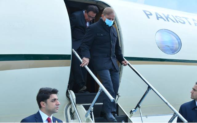 وزیراعظم دو روزہ دورے پر ترکیہ پہنچ گئے۔ شہباز شریف ترک صدر طیب ایردوان کی دعوت پر اعلی سطح وفد کے ہمراہ سرکاری دورے پر استنبول پہنچے