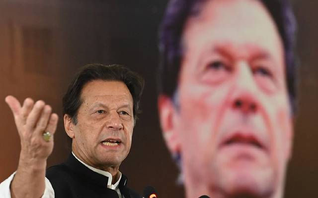 لاہور پولیس نے عمران خان کو بلٹ پروف جیکٹ اور بلٹ پروف روسٹرم استعمال کرنے کا مشورہ دے دیا۔ لاہورپولیس نے پی ٹی آئی قیادت کو تحریری طور پر سکیورٹی ہدایات سے آگاہ کر دیا