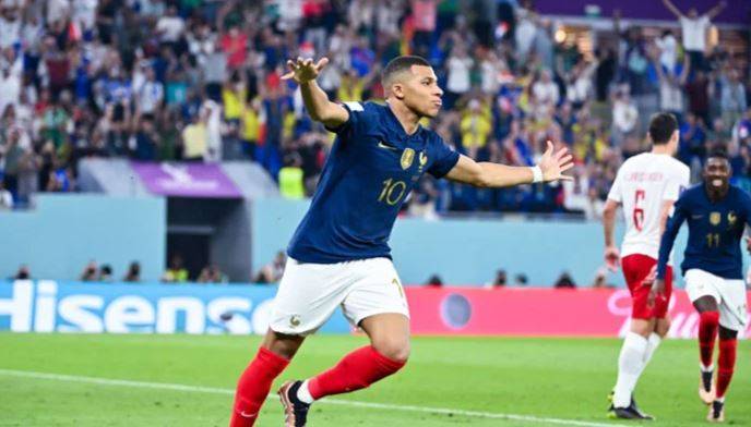 فٹبال ورلڈ کپ: فرانس پری کوارٹر فائنل میں پہنچنے والی پہلی ٹیم