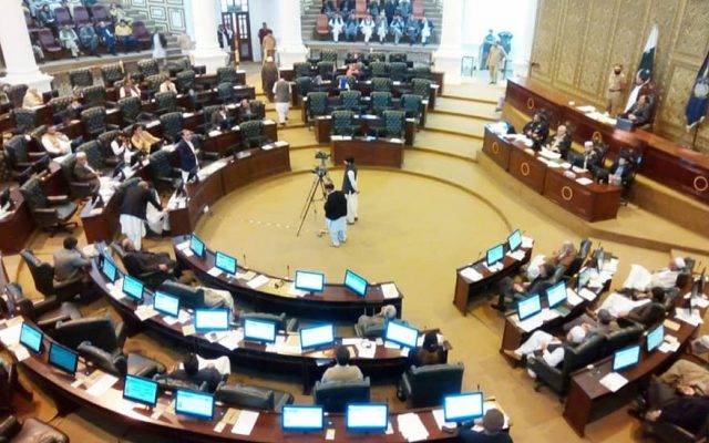 تحریک انصاف، چیئرمین عمران خان، اسمبلیوں سے نکلنے، خیبرپختونخوا اسمبلی، رکن عزیز اللہ گران، استعفیٰ،