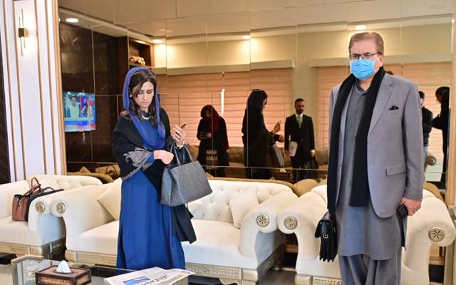 وزیر مملکت برائے امور خارجہ حنا ربانی کھر وفد کے ہمراہ ایک روزہ دورے پر کابل پہنچ گئیں