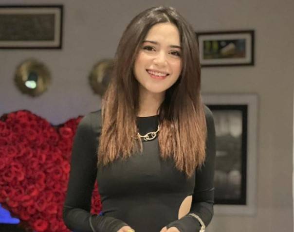 آئمہ بیگ اپنے نئےاسٹائل کی وجہ سے تنقیدکانشانہ بن گئیں