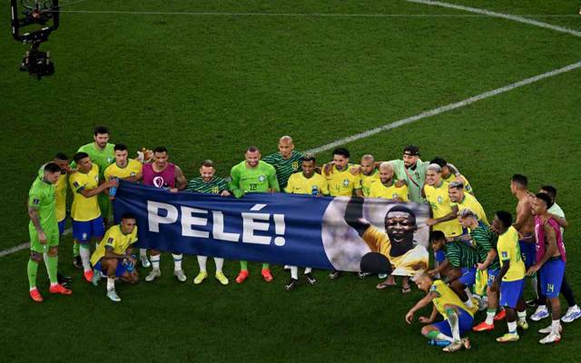 فٹبال ورلڈ کپ: برازیلین کھلاڑیوں کا لیجںڈ فٹبالر پیلے کو شاندار خراج تحسین