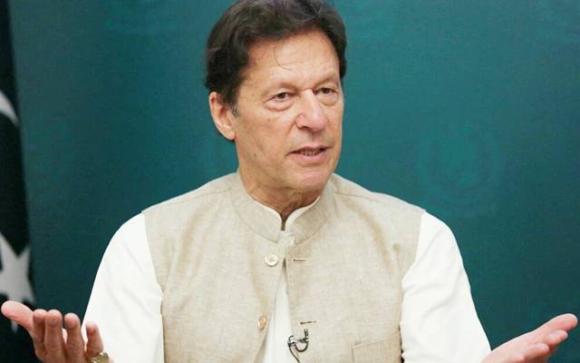 فیک فالوور آڈٹ، ان دنوں سوشل میڈیا پر کچھ اسکرین شارٹس وائرل ہو رہے ہیں جن میں دکھایا جا رہا ہے کہ تحریک انصاف کے سربراہ عمران خان سمیت فواد چوہدری کے فالوور جعلی ہیں۔ عمران خان کے 60 فیصد سے زائد فالوورز جبکہ فواد چوہدری کے 58 فیصد فالورز جعلی ہیں