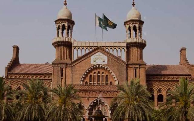 وزیراعلیٰ پنجاب چودھری پرویز الٰہی کو ڈی نوٹیفائی کرنے کا اقدام لاہور ہائی کورٹ میں چیلنج کر دیا گیا