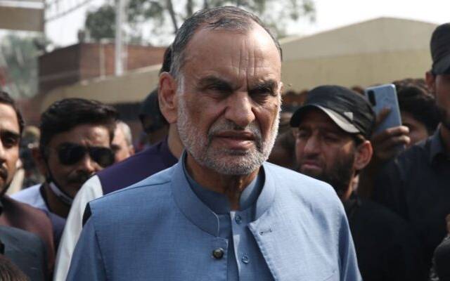 اسلام آباد ہائیکورٹ نے متنازع ٹویٹس کیس میں سینیٹر اعظم سواتی کی ضمانت بعد از گرفتاری کی درخواست پر وفاق کو نوٹس جاری کردیا۔ عدالت نے آئندہ پیر تک فریقین سے جواب طلب کر لیا