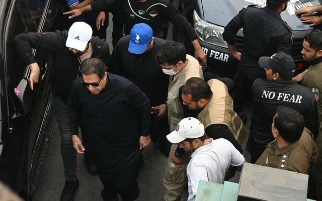 عمر سرفراز چیمہ نے کہا ہے کہ عمران خان پر حملے کی گھنائونی سازش کے آڈیو، ویڈیو ثبوت موجود ہیں، وفاقی حکومت اور ن لیگ نے کہا یہ مذہبی جنونی شخص ہے