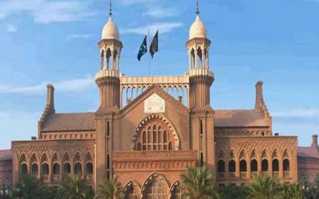 لاہور ہائیکورٹ کے 2 رکنی بینچ نے 1944 میں ہونے والے زمین کی فروخت کے تنازعے کا فیصلہ کر دیا۔ جسٹس مزمل اختر شبیراور جسٹس محمد اقبال نے 1952 کے سول کورٹ کا فیصلہ کالعدم کر دیا