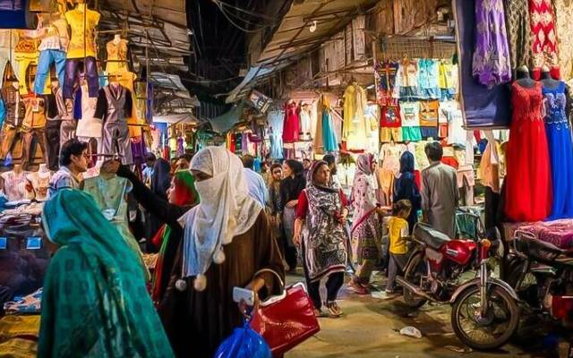 وفاقی حکومت نے بڑا اعلان کرتے ہوئے پاکستان بھر میں بجلی کے استعمال میں کمی لاتے ہوئے مارکیٹیں ساڑھے 8 بجے بند کرنے کا اعلان کر دیا