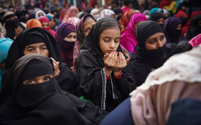 بھارتی سپریم کورٹ نے ریاست اتراکھنڈ کے شہر ہلدوانی میں حکومت کو 4 ہزار سے زائد مسلمانوں کے گھروں کو مسمار کرنے اور وہاں مقیم 50 ہزار سے زائد مکینوں کو بے دخل کرنے سے عارضی طور پر روک دیا