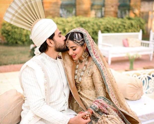 شادی کی پہلی سالگرہ: صبور علی کاشوہر کے لیے پیار بھرا پیغام 