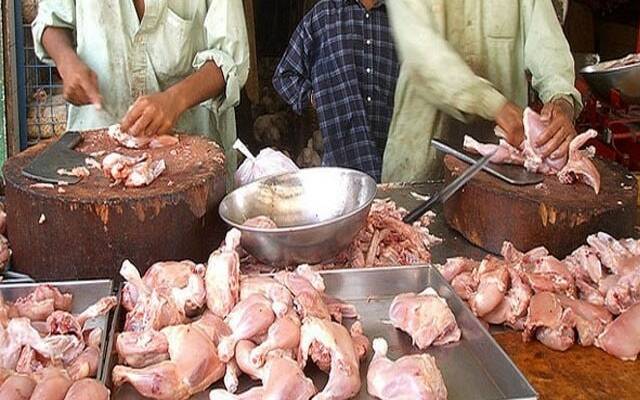 لاہور میں گندم کے بعد مرغی کے گوشت کی قیمت میں بھی بڑی کمی ہو گئی
