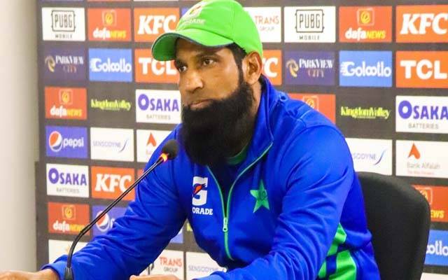 بابر اعظم کی کپتانی پر کوئی رائے نہیں دے سکتا، محمد یوسف