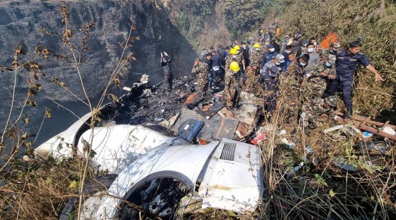 نیپال میں مسافر طیارہ گر کر تباہ، 40 لاشیں نکال لی گئیں