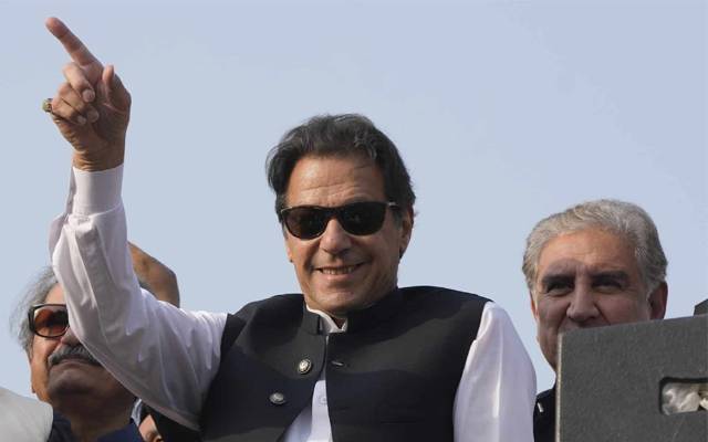 تحریک انصاف کے چیئرمین عمران خان نے وفاقی حکومت پر دباﺅ بڑھانے کا فیصلہ کرلیا، عمران خان چند روز میں پنجاب اور کے پی کیلئے انتخابی مہم کے معاملات کو حتمی شکل دیں گے