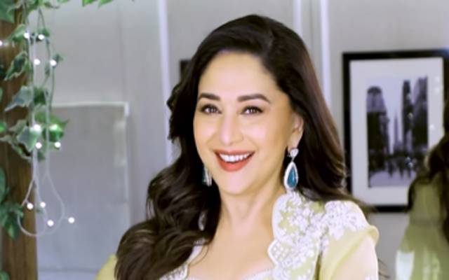 ڈانسنگ کوئین مادھوری ڈکشٹ کا ’’گھوڑی پے سوار ‘‘گانے پر ڈانس سوشل میڈیا پر وائرل 