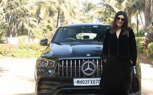 بھارتی اداکارہ سشمیتا سین نے خود کو ہی انتہائی مہنگی گاڑی گفٹ کر دی 