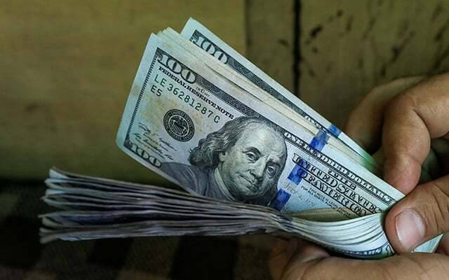 ڈالر کی اونچی اڑان،روپیہ اوندھے منہ گر گیا 