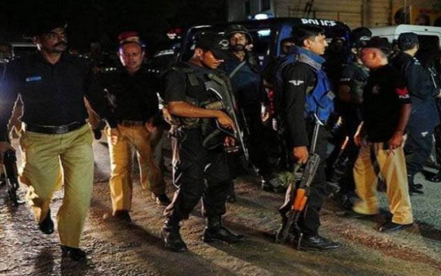 کراچی: مبینہ پولیس مقابلے اور سرچ آپریشن، 6 ملزمان سمیت 19 مشتبہ افراد گرفتار
