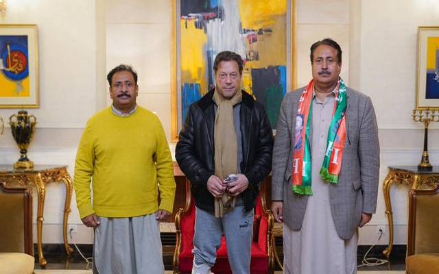 جڑانوالہ سے نون لیگ کے ٹکٹ پر منتخب رکنِ صوبائی اسمبلی رائے حیدر علی خان نے ن لیگ سے راہیں جدا کرلیں۔ ایم پی اے رائے حیدر علی خان نے ساتھیوں سمیت پی ٹی آئی میں شمولیت کا باضابطہ اعلان کر دیا