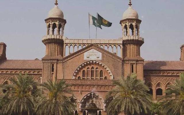لاہور ہائی کورٹ نے کہا ہے کہ آئین میں درج ہے کہ الیکشن 90 روز میں ہونے ہیں، آپ کیسے کہہ سکتے ہیں کہ معاشی صورتحال خراب ہوچکی ہے