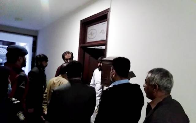 اسلام آباد پولیس کا آپریشن،پی ٹی آئی کے 4 سابق ارکان کے کمرے خالی کروا لئے 