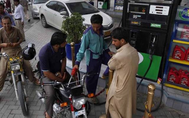 سینیٹ میں وقفہ سوالات کے دوران حکومت نے بتایا کہ رواں سال اپریل میں روس سے معاہدے کے تحت رعایتی نرخوں پر تیل کی فراہمی شروع ہو جائے گی