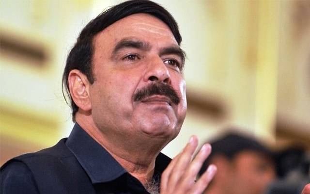 عوامی مسلم لیگ کے سربراہ شیخ رشید نے اسلام آباد سے کراچی اپنی منتقلی روکنے کے لیے عدالت سے رجوع کرلیا