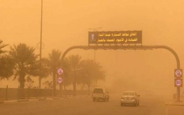 سعودی عرب: شمالی علاقوں میں گردوغبار کا طوفان، اسکولز بند کردیے گئے