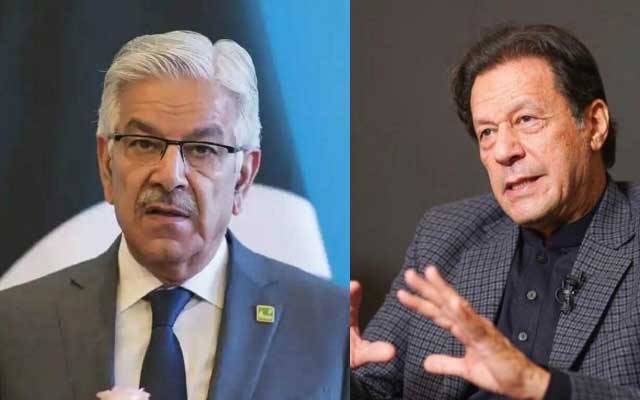 وفاقی وزیر دفاع خواجہ آصف کا کہنا ہے کہ عمران خان آن لائن گرفتاری کا آپشن تلاش کر رہے ہیں۔