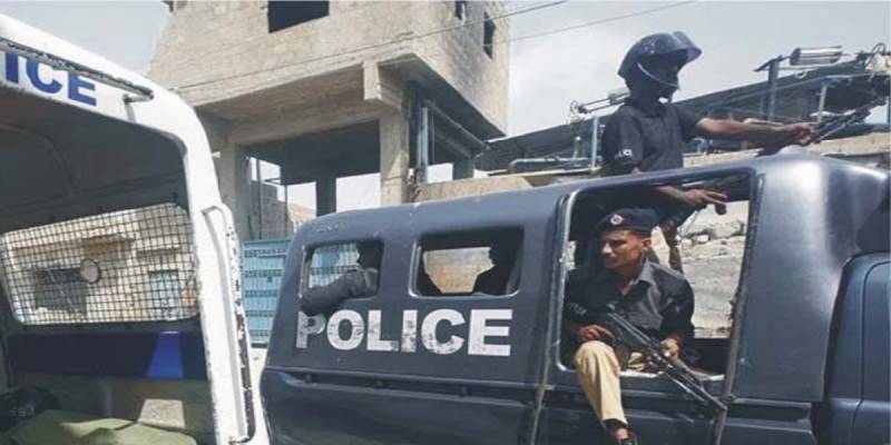 کراچی: پولیس اور ڈکیت ملزمان کے درمیان فائرنگ، ایک ملزم زخمی حالت میں گرفتار