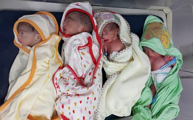 کراچی، خاتون کے ہاں 4 بچوں کی پیدائش