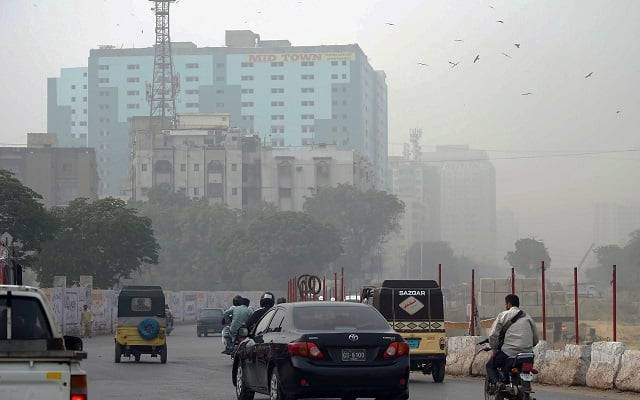 کراچی اور لاہور میں آلودگی کا راج،موسم بھی خشک