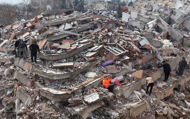 ناقص تعمیر کیوں کی، زلزلے کے بعد ترک حکام نے 100 سے زائد ٹھیکیداروں کو حراست میں لے لیا
