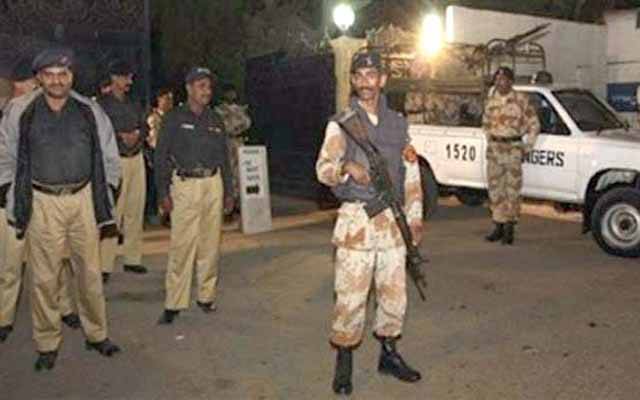 کراچی: پولیس اور رینجرز کا آپریشن، سنگین وارداتوں میں ملوث خطرناک ملزم گرفتار