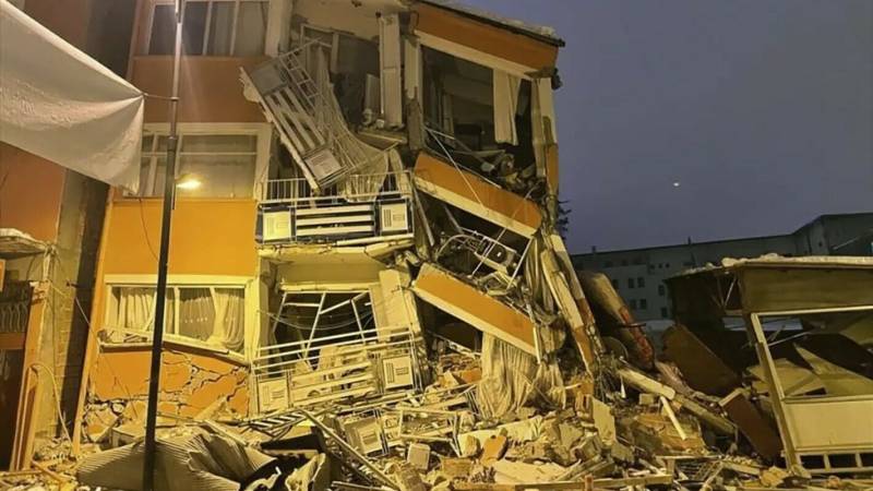  زلزلے سے بچ جانے والا خاندان دوسرے گھر منتقل ہوا تو  آتشزدگی سے جاں بحق