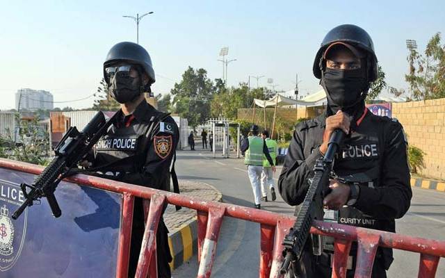 سندھ میں پولیس اہلکاروں کے دوران ڈیوٹی سمارٹ فون کے استعمال پر پابندی عائد کردی گئی.ائی جی سندھ آفس کی جانب سے حکم نامہ جاری کردیا گیا ہے